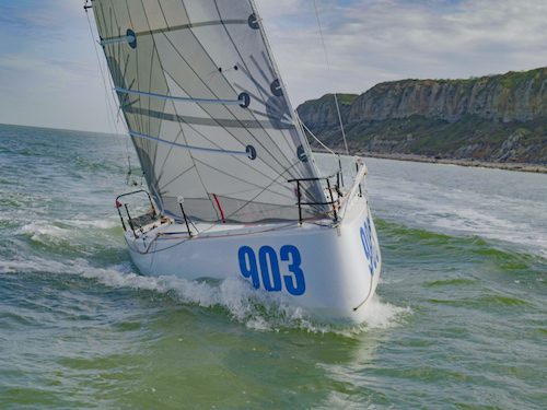 photo pris par un drone bateau de devant